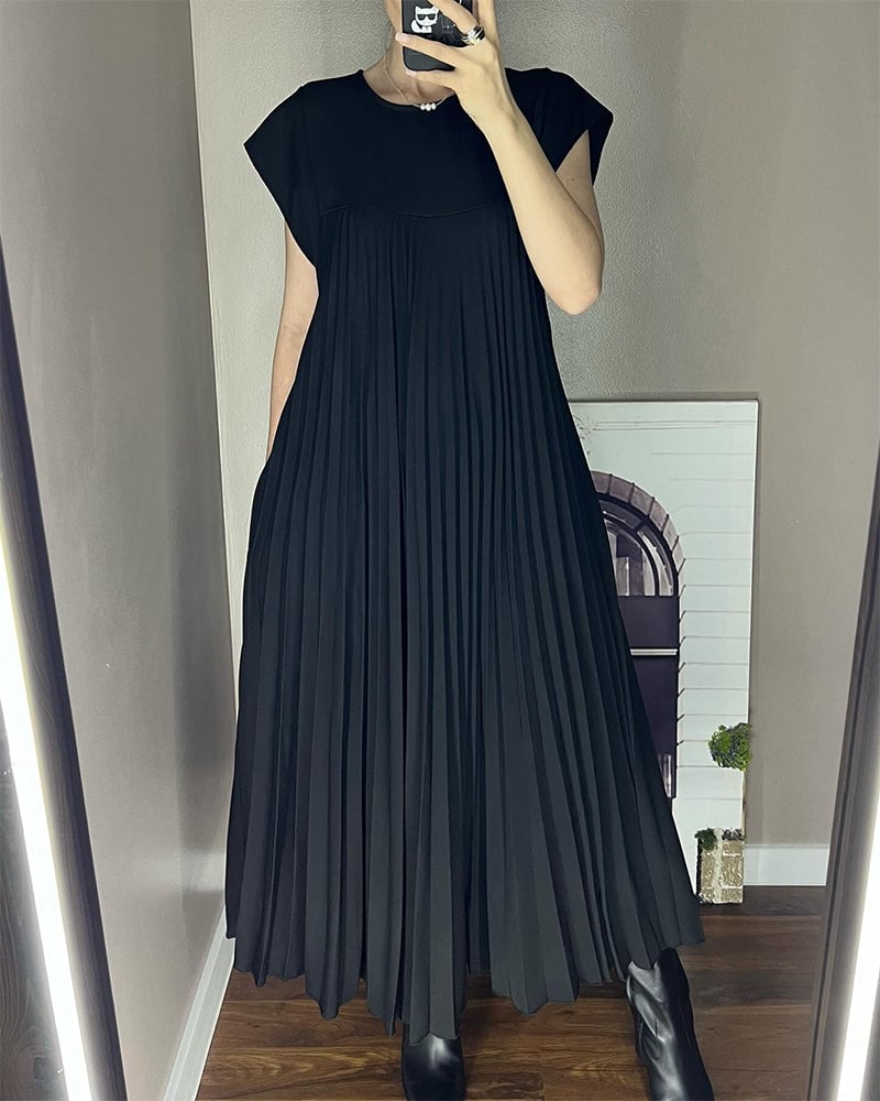 Sofia | Timeless and comfortable pleated dress