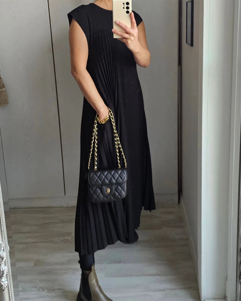 Sofia | Timeless and comfortable pleated dress