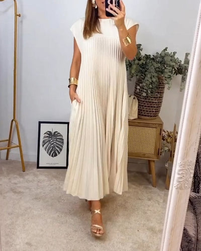 Sofia | Timeless and comfortable pleated dress
