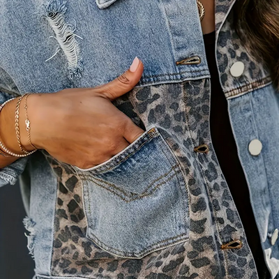 Sofia | Trendy denim jacket with leopard print