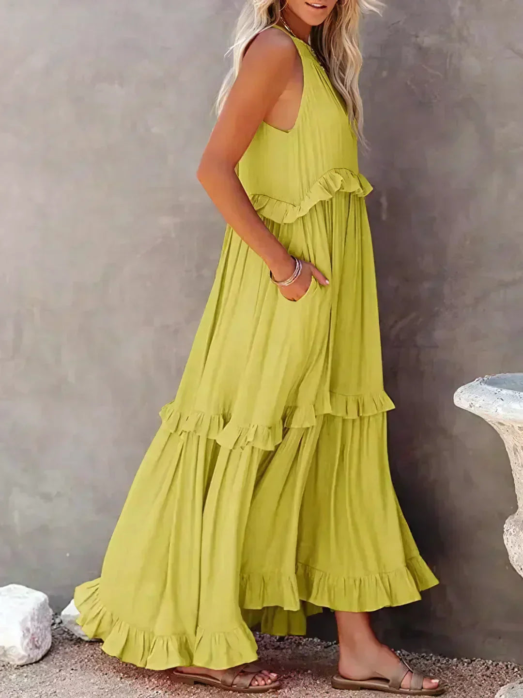 Sofia | Maxi dress with halter neck and ruffles