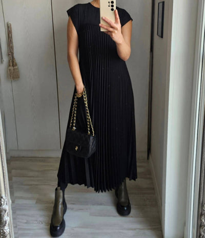 Sofia | Timeless and comfortable pleated dress