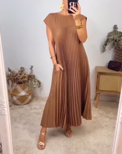 Sofia | Timeless and comfortable pleated dress