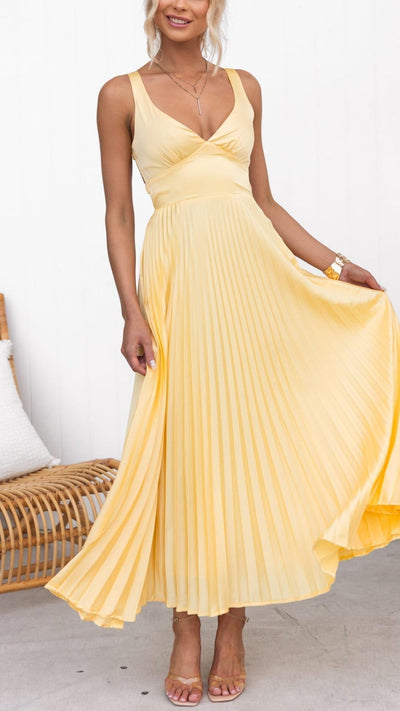 Sofia | Pleated maxi dress with V-neckline