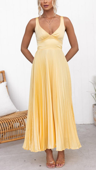 Sofia | Pleated maxi dress with V-neckline