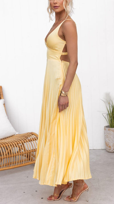 Sofia | Pleated maxi dress with V-neckline