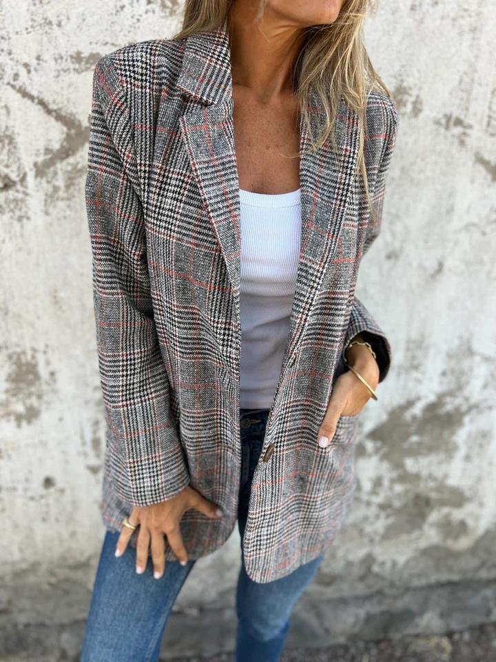 Sofia | Stylish checkered blazer